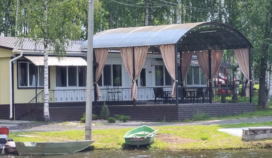 Домик с летней верандой Домик с летней верандой